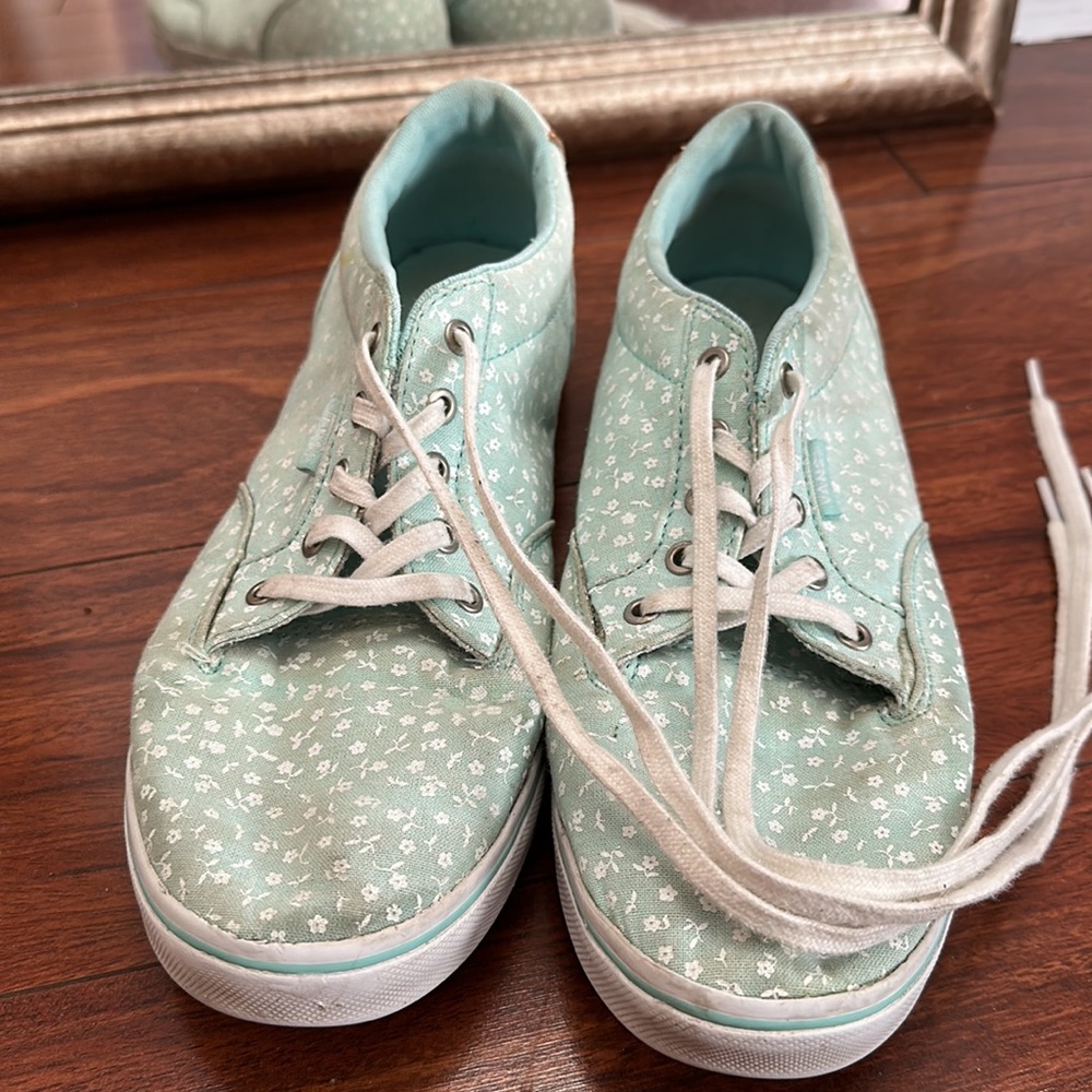 Vans - Picture 2 of 4